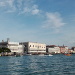 Venezia, romanzi e flash mob…