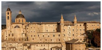 Muro di nebbia a Urbinoir il 26 novembre in un inedito ping pong letterario