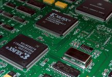 Netcrash: di cyber thriller, pseudonimi e traduzioni in inglese